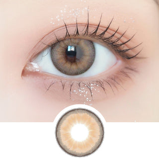 Close-up shot of model's eye adorned with Ann365 Buttercup Beige daily color contact lenses with prescription, paired with clean-girl eye makeup, showing the brightening and enlarging effect of the circle contact lens on dark brown eyes, above a cutout of the contact lens with limbal ring on a white background.
