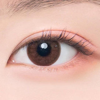 Macro shot of an eye wearing the DooNoon Epic 1-Day Brown (10pk) prescription colour contact lens, showing the multi-colored detail and natural effect on dark brown eyes.