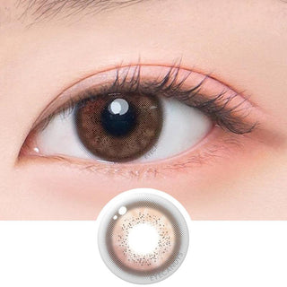 Macro shot of an eye wearing the DooNoon Jinju Shell 1-Day Brown (10pk) prescription colour contact lens, showing the multi-colored detail and natural effect on dark brown eyes, with clean eye makeup. At the bottom is the pattern of the colored lens design, showing the dotted detail and pigmentation.