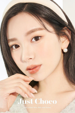 A close-up of a model demonstrating a natural makeup look with Ann365 JUST Choco circle colour contacts, highlighting how well the contact lenses blend with her dark eyes.