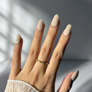 Hand with EyeCandys Moo-n Beam Gel Nail Sticker – easy 10-minute salon-quality manicure, lasts 2-3 weeks, 7-free allergy-friendly formula, cure with sunlight, minimalist and trendy spring summer nail design.