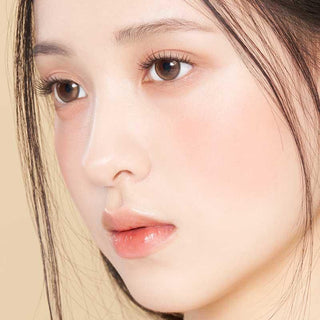 Asian model demonstrating a K-idol-inspired look with Amber Brown daily coloured contact lenses, highlighting the instant brightening and enlarging effect of the circle contact lenses over dark irises.