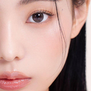 Asian model demonstrating a K-idol-inspired look with Ash Choco daily coloured contact lenses, highlighting the instant brightening and enlarging effect of the circle contact lenses over dark irises.
