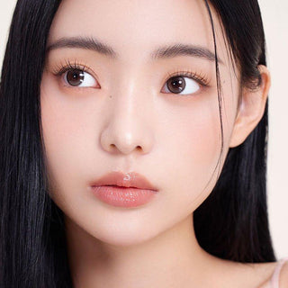 Asian model demonstrating a K-idol-inspired look with Ash Choco daily coloured contact lenses, highlighting the instant brightening and enlarging effect of the circle contact lenses over dark irises.
