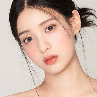 Asian model demonstrating a K-idol-inspired look with 1-Day Pebble Grey coloured contact lenses, highlighting the instant brightening and enlarging effect of the circle contact lenses over dark irises.