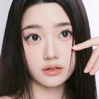 Model showcasing EyeCandys I-Girl One Pick Natural Beige contact lenses with natural makeup for a soft, everyday eye look