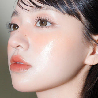 Asian model demonstrating a K-idol-inspired look with Gemhour Hecate 1-Day Ginger Brown (10pk) coloured contact lenses, highlighting the instant brightening and enlarging effect of the circle contact lenses over dark irises.
