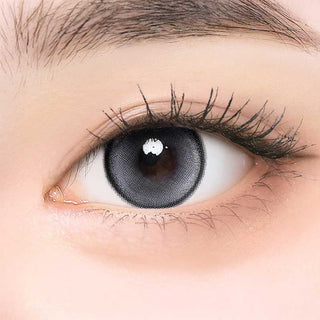 i-Girl IG Cat Grey color contact lens on top of a dark eye paired with subtle eye makeup and curled wispy eyelashes