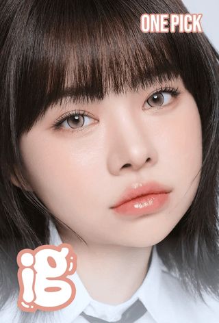 Close-up of a model with long lashes wearing Eyecandys Pink Beige color contact lenses – stylish prescription colored contact lenses for a subtle enhancement