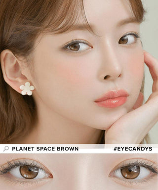 Model demonstrating a Kpop-inspired look with Lensrang Planet Space Brown coloured contact lenses, demonstrating the brightening and enlarging effect of the circle contact lenses on her dark eyes.