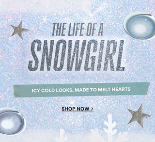 Macro shot of EyeCandys Doe Blue colored contact lens on a sparkly background – airy blue shade with subtle limbal ring and intricate iris pattern, highlighting lens details, natural enlargement, and sparkling effect.