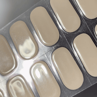 EyeCandys Moo-N Beam Gel Nail Sticker features a creamy beige hue with a soft, glossy finish—subtle, elegant, and effortlessly refined. This semi-cured gel set is your go-to for minimal looks, office polish, or everyday wear that feels calm, clean, and quietly luxe.