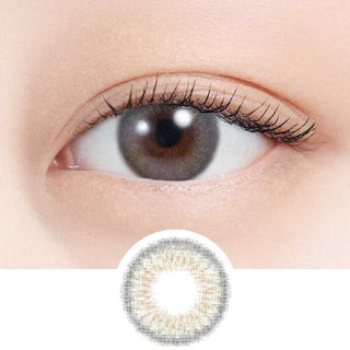 Model's eye close-up showing EyeCandys Zunda Mochi contact lenses – a natural green color for cosplay or a refreshing transformation. Below: Detailed lens design with a smooth green tone that enhances the iris