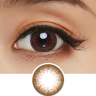 Close-up shot of model's eye adorned with Clalen Iris Alicia Brown (30pk) daily color contact lenses with prescription, paired with clean-girl eye makeup, showing the brightening and enlarging effect of the circle contact lens on dark brown eyes, above a cutout of the contact lens with limbal ring on a white background.