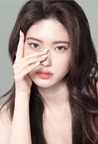 Asian model demonstrating a K-idol-inspired look with Gemhour Hestia Olive coloured contact lenses, highlighting the instant brightening and enlarging effect of the circle contact lenses over dark irises.