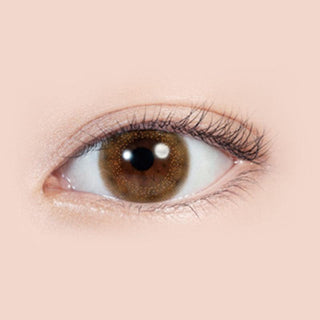 Close-up shot of model's eye adorned with Lilmoon 1-Day Rusty Beige (10pk) color contact lenses with prescription, complemented by minimalist eye makeup, showing the brightening and enlarging effect of the circle contact lens on dark brown eyes.