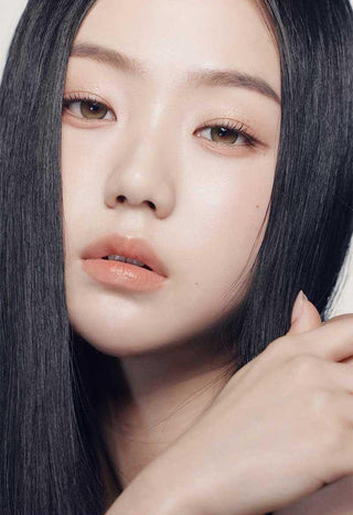 Asian model demonstrating a K-idol-inspired look with Gemhour Demeter 1-Day Ash Brown (10pk) coloured contact lenses, highlighting the instant brightening and enlarging effect of the circle contact lenses over dark irises.