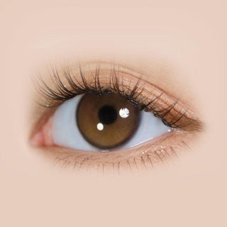 Close-up of i-DOL Yurial water Brown circle lens on a model's eye, showing the realistic subtle enlarging effect.
