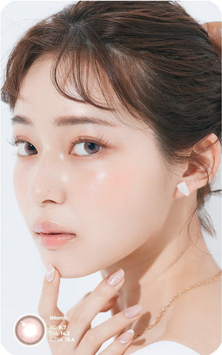 Asian model demonstrating a K-idol-inspired look with Chuu Milk & Tea Cream Pink coloured contact lenses, highlighting the instant brightening and enlarging effect of the circle contact lenses over dark irises.