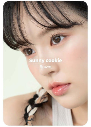Asian model demonstrating a K-idol-inspired look with Chuu Sunny Cookie Brown coloured contact lenses, highlighting the instant brightening and enlarging effect of the circle contact lenses over dark irises.
