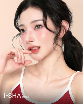 Model wearing i-SHA Reborn Red 1-Day Creamy Brown (10pk) colored contact lenses from EyeCandys