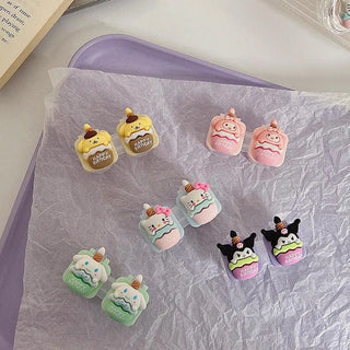 Innovative contact lens case design featuring kawaii cartoon characters. This set contains 5 lens cases, each holding 1 pair of contact lenses, in a clear plastic case, along with silicone applicator tools