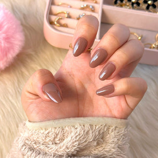 Hand with EyeCandys Macchiato Gel nail stickers applied, featuring a rich brown coffee color. Ideal for trendy, sophisticated manicures, offering long-lasting wear, easy application, and a smooth, salon-quality gel finish for beautifully polished nails