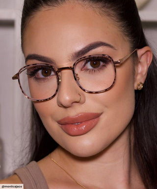 Model wearing the Stunner Square blue light blocking glasses in Pink Tortoiseshell