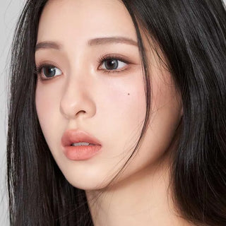 Asian model demonstrating a K-idol-inspired look with Ocean Blue daily coloured contact lenses, highlighting the instant brightening and enlarging effect of the circle contact lenses over dark irises.