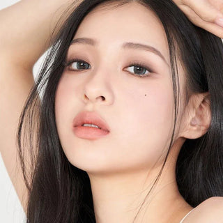 Asian model demonstrating a K-idol-inspired look with Ocean Blue daily coloured contact lenses, highlighting the instant brightening and enlarging effect of the circle contact lenses over dark irises.