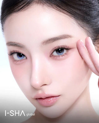 Model wearing reborn gray contact lenses with lens sample below with pink light makeup.
