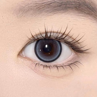 Olala Meow Siam Blue color contact lens on top of a dark eye paired with subtle eye makeup and curled wispy eyelashes