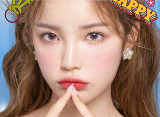 Model showcasing the natural look using i-Sha Season Eye Spring Pink prescription colored contact lenses, above a closeup of a pair of eyes enhanced and widened by the circle lenses.